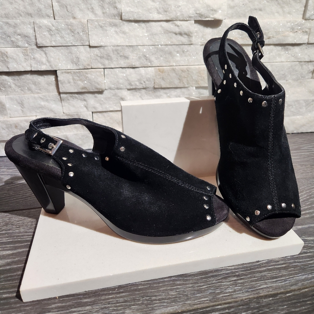 AEROSOLES BLACK SUEDE HEELS